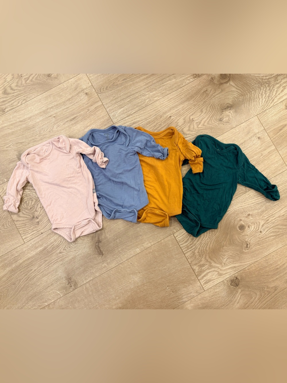 Kyte Baby soft bamboo long sleeved bodysuits newborn